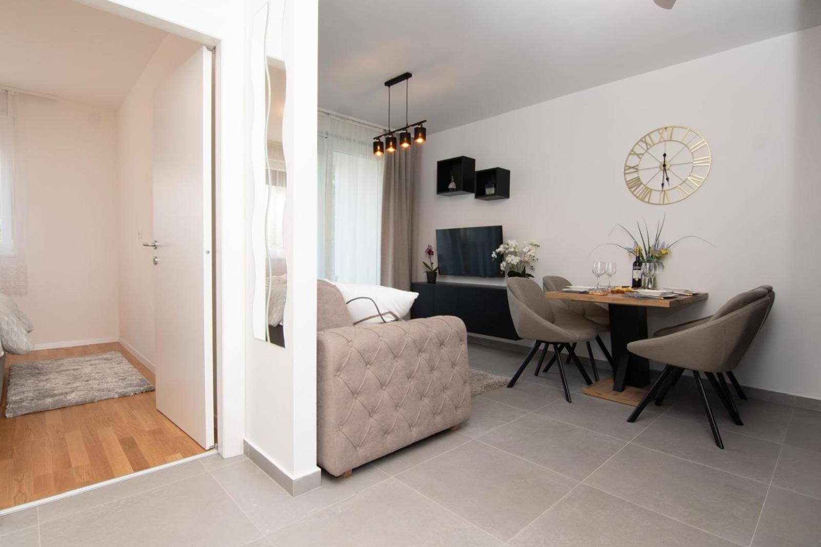 Studio Apartman Apollonia Sinj Eksteriør billede