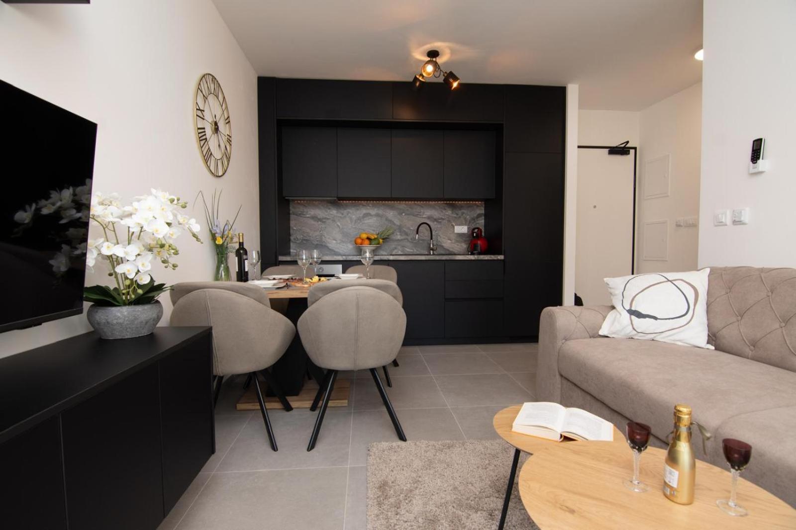 Studio Apartman Apollonia Sinj Eksteriør billede