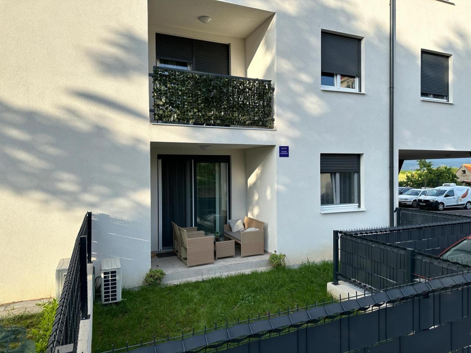 Studio Apartman Apollonia Sinj Eksteriør billede