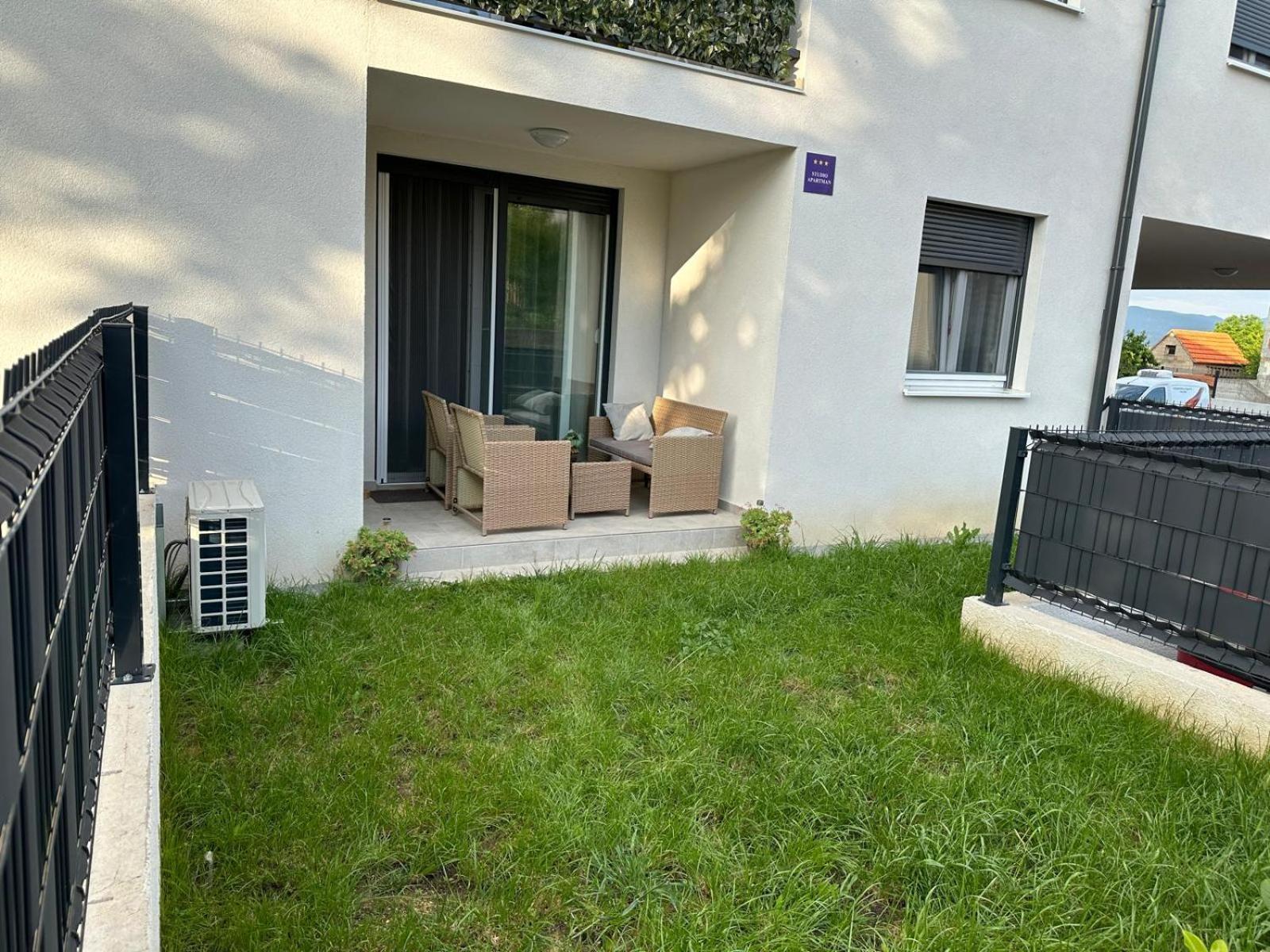 Studio Apartman Apollonia Sinj Eksteriør billede